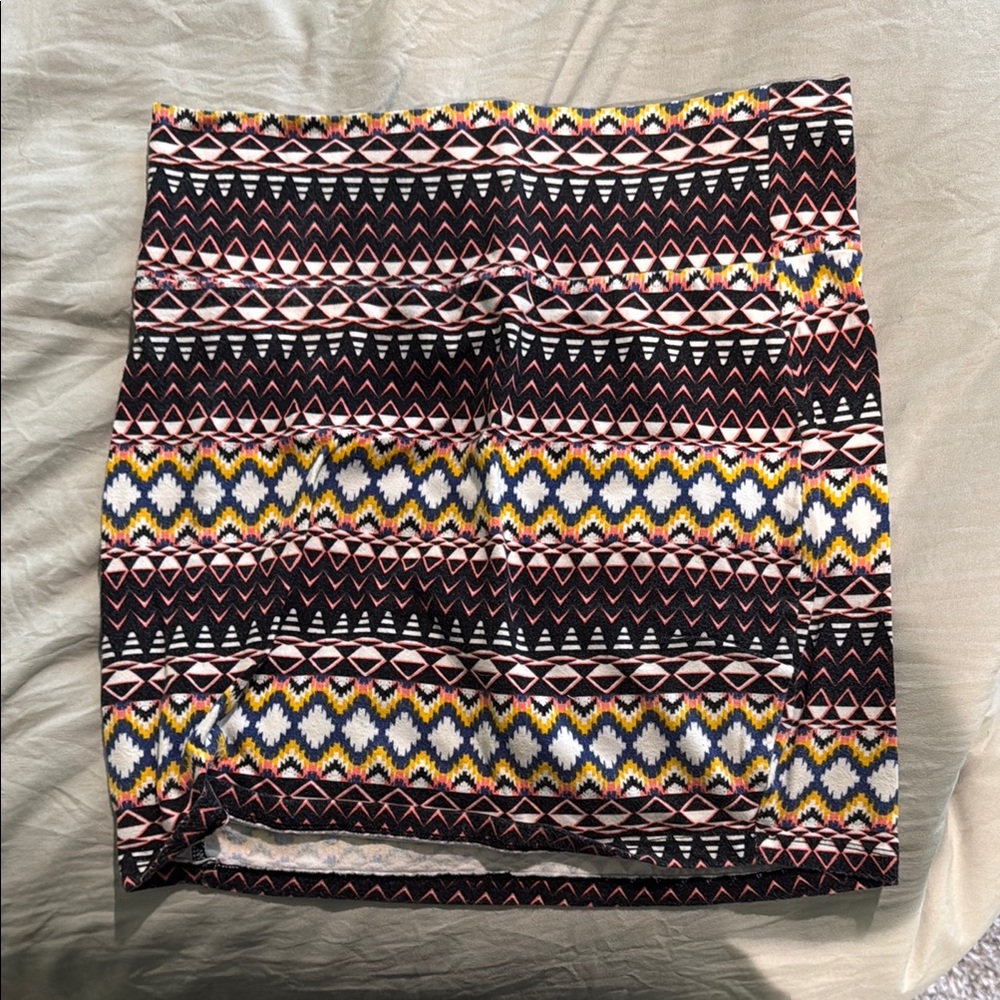 Trendy Geometric Patterned Skirt